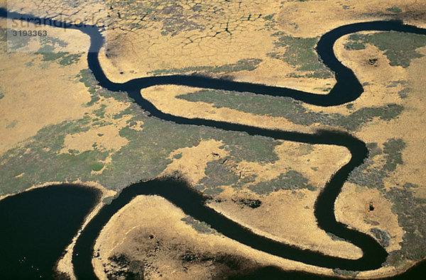 Gewundenen Fluss durch die Tundra Permafrost Landschaft