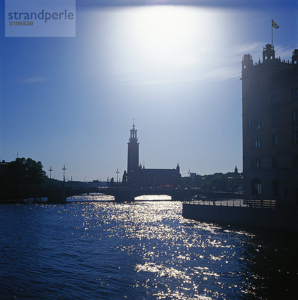 Rathaus von Stockholms fotografiert gegen das Licht.