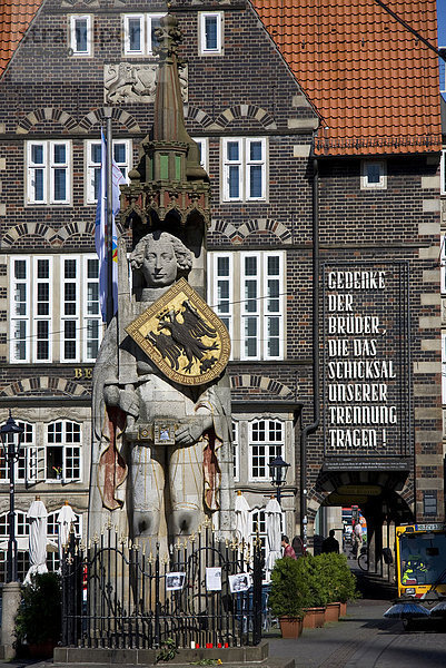 Roland Statue auf dem Marktplatz in Bremen  Deutschland