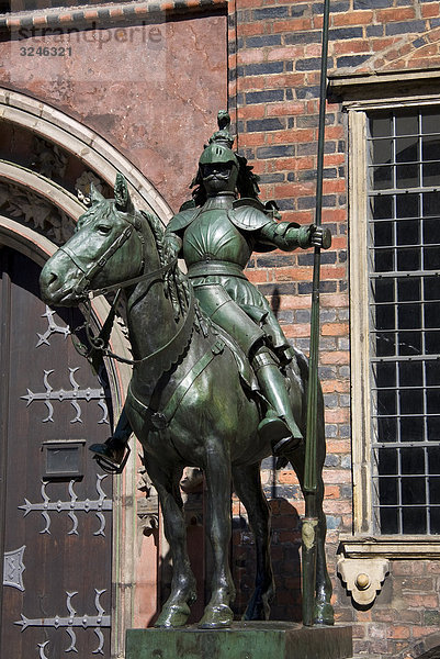 Herold Statue am Alten Rathaus in Bremen  Deutschland