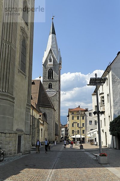 Via San Albuino  Pfarrkirche zum heiligen Erzengel St. Michael  Brixen  Südtirol  Italien
