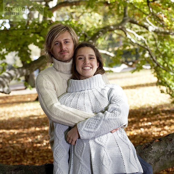 Ein junges paar in Liebe  Skane  Schweden.