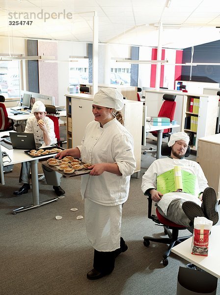 Bäcker in einem Büro  Schweden.