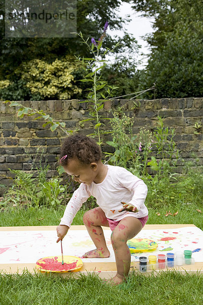 Kindermalerei im Garten