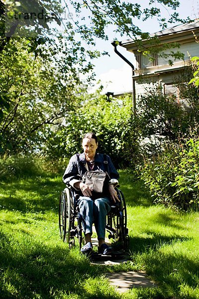 Frau Garten Rollstuhl