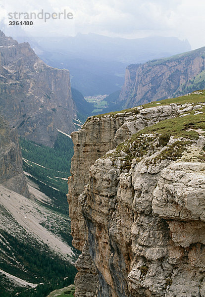 Tal  Puez-Ruez-Geizler-Nationalpark  Dolomiterna  Italien.
