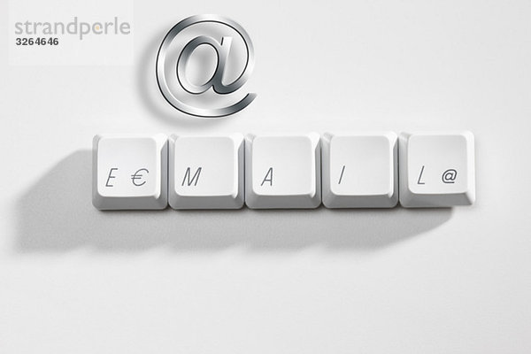 Computertastatur-Tasten  die das Wort E-Mail buchstabieren
