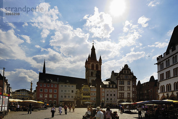 Deutschland  Rheinland-Pfalz  Trier  Marktplatz  St. Gangolf Kirche im Hintergrund