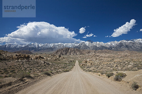 USA  Kalifornien  Sierra Nevada  Flat Road  im Hintergrund Mount Whitney