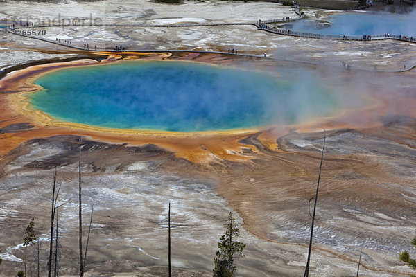 USA  Wyoming  Yellowstone Nationalpark  Grand Prismatic Spring  erhöhte Aussicht