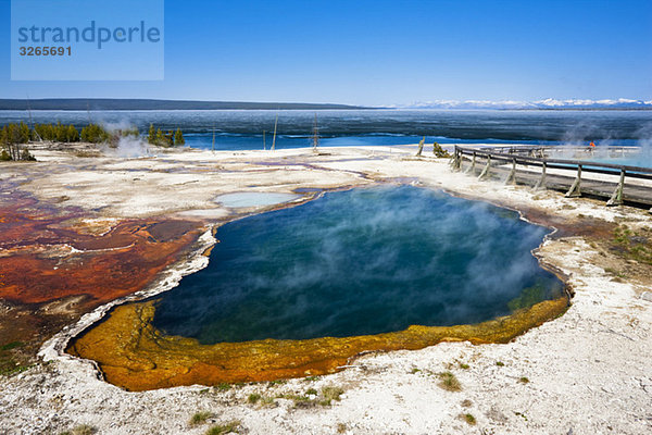 USA  Yellowstone Park  West Thumb Geyser Basin  Abyss Pool