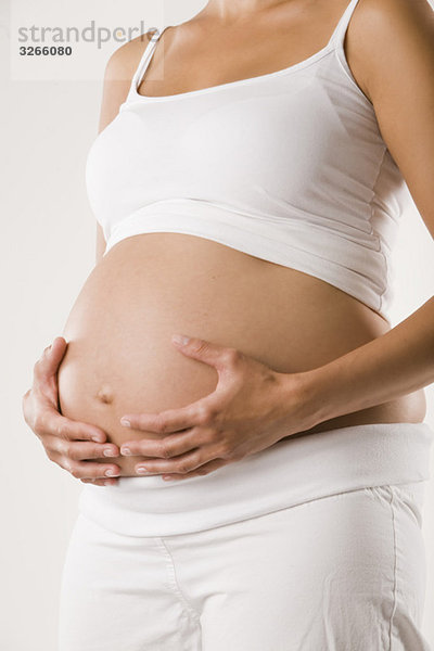Profil des Bauches einer schwangeren Frau  Mittelteil