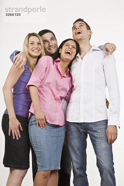 Menschengruppe  umarmend  lachend  porträtierend
