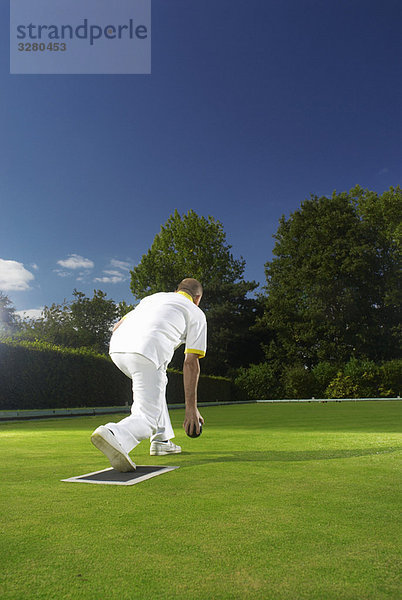 Rückansicht des Bowlers