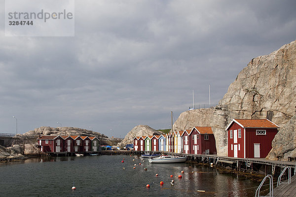 Häuser an einem Hafen  Smögen  Schweden