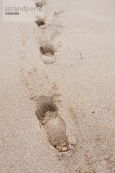 Fußabdrücke im Sand.