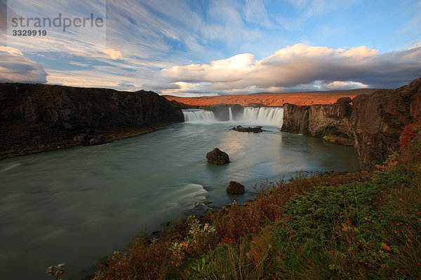 Der Wasserfall Godafoss  in der Nähe von Husavik  Island