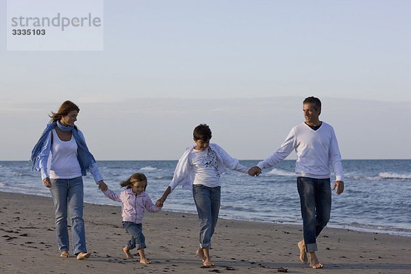 Familie am Strand.