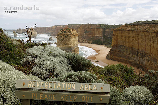 Warnschild im Port Campbell Nationalpark  Australien  Erhöhte Ansicht