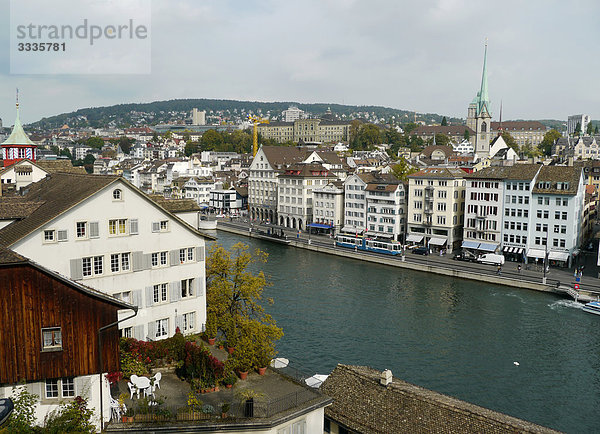 Blick auf die Stadt und den Fluß Limmat  Zürich  Schweiz  Vogelperspektive