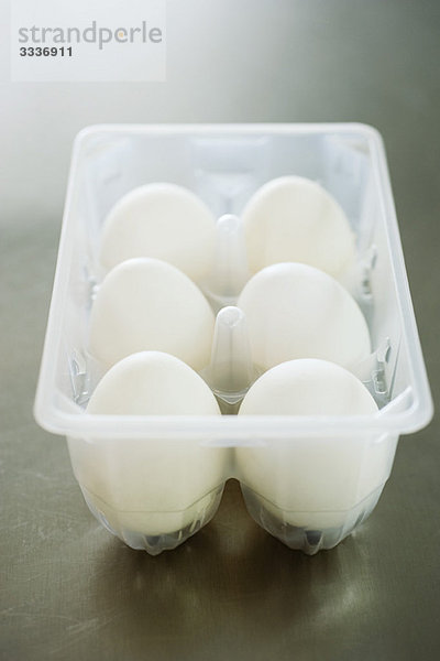 Frische Eier im Karton