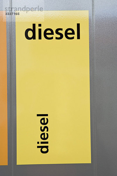 Diesel-Etikett an der Zapfsäule