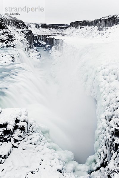 Ein Wasserfall Gullfoss  Island.