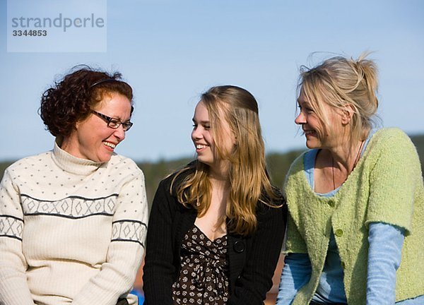 Portrait von Reifen Frauen und ein Teenagerin  Schweden.