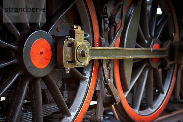 Die Räder eines alten schwarz Dampfmaschine  Schweden.