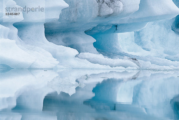 Ein Eisberg in ein Gletschersee  Island.