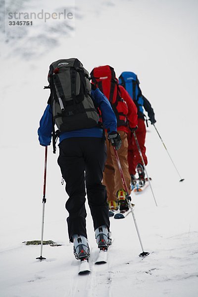 Drei Skifahrer  Abisko  Lappland  Schweden.