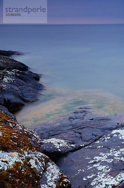 Felsen von einem See  Schweden.