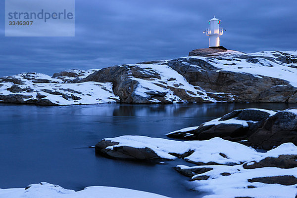 Ein Leuchtturm  Bohuslan  Schweden.