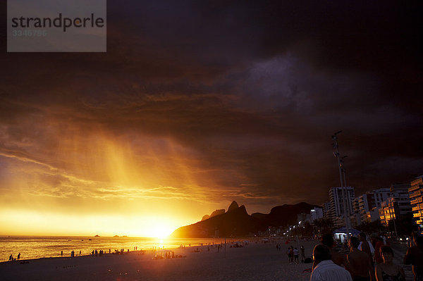 Ipanema bei Sonnenuntergang  Brasilien.