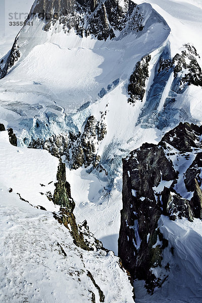 Schneebedeckte Berge in Zermatt  Schweiz