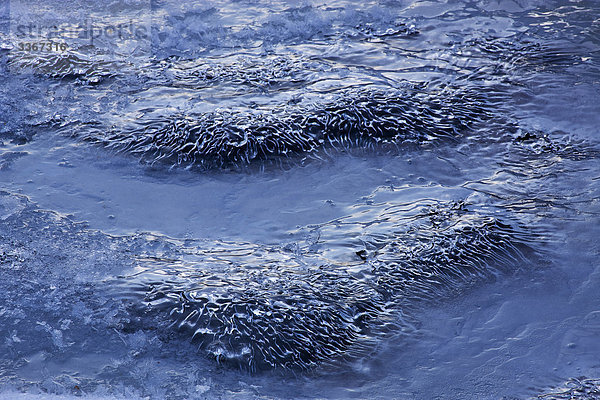 Genre  Ruhe  Ruhe  Farbe  Farbe  blau  Wasser  Frozen  Eis  Eistee über fließt  See  Seen  Stimmung  Natur  Fluss  Scenic  Schnee  Wasser  Oberfläche  Winter