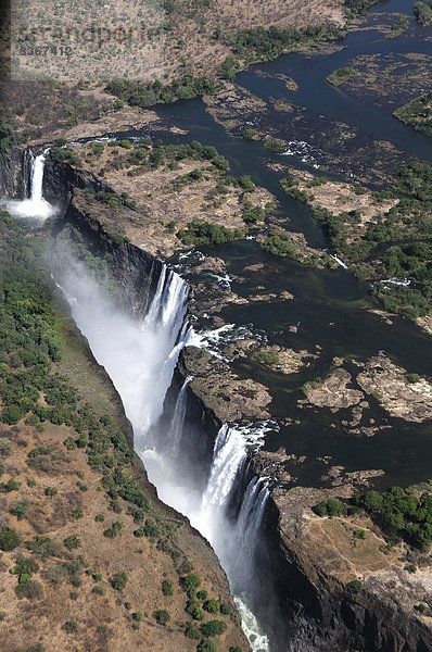 Victoria Falls  Wasserfall  Wasserfälle  Natur  Wasser  Rock  Klippen  Klippe  Zambesi River  Livingstone  Southern Province  Sambia  Afrika  Canyon  Schlucht  Landschaft  Landschaften  Luftbild