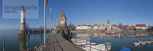 Port  Böschungen  Lindau Stadt  Hafen  Haefen  am Bodensee  Bayern  Deutschland  Stadt  Wasser  Winter  See  Kleinstadt  Baots  Leuchtturm