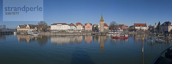 Port  Böschungen  Lindau Stadt  Hafen  Hafenstadt  am Bodensee  Bayern  Deutschland  Wasser  Winter  See  Kleinstadt  Altstadt