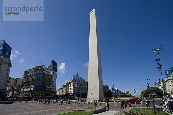 Buenos Aires Hauptstadt Mensch Menschen Gebäude Straße Stadt Großstadt Argentinien Avenida 9 de Julio Allee Obelisk Straßenverkehr