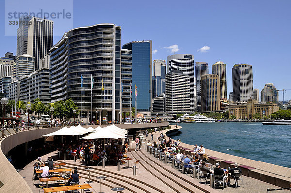 Sydney  Australien  Stadt  Reisen  Urlaub  Hochhäuser  Hafen  Hafen  Sommer  Skyline  Wasser  kreisförmige Quai  Touristen  Cafe  Menschen