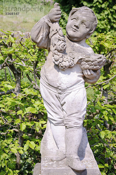Figuren Im Schlossgarten am Rokoko-Schloss  Dornburger Schlösser  Dornburg  Thüringen  Deutschland  Europa