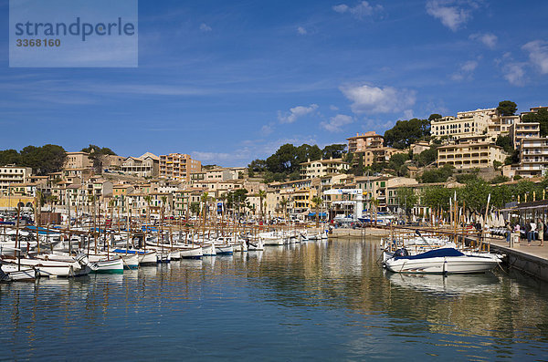 Fischereihafen Fischerhafen Hafen Mensch Menschen Querformat Dorf Jachthafen Urlaub Mallorca Balearen Balearische Inseln Mittelmeer Spanien