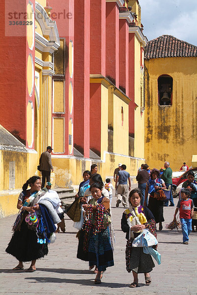 Mexiko  Chiapas  San Cristobal de lesen Casas  Kathedrale  Maya  Kinder  Kind Beschäftigung  Straße Salesclerks Local