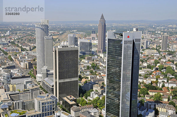 Blick Auf Messeturm Und Das Bankenviertel  Frankfurt Am Main  Hessen  Deutschland  Europa