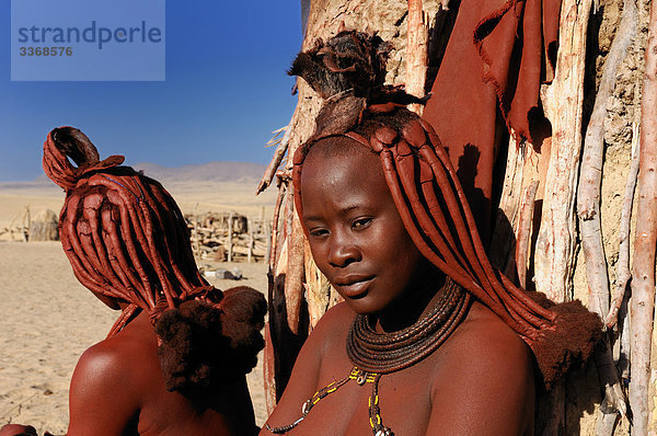 Himba  Frauen  Himba  Dorf  Purros  Kaokoland  Region Kunene  Namibia  Afrika  Reisen  Natur