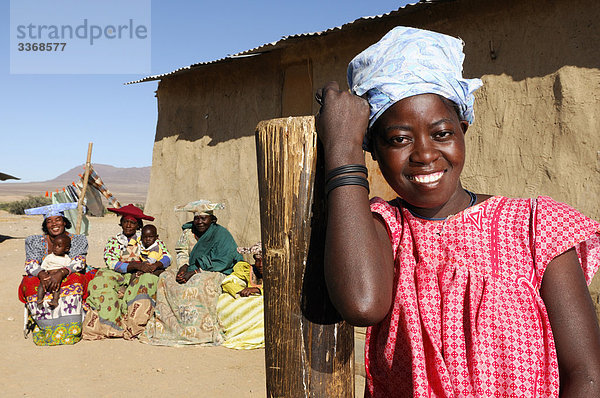 Herero  Frauen  Purros  Kaokoland  Kunene Region  Namibia  Afrika  Reisen  Natur