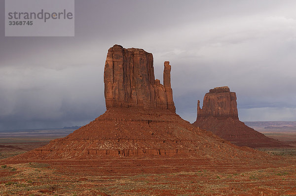 Monument Valley  Tribal Navajo Park  Arizona  Utah  USA  Amerika  Nord-Amerika  Reisen  Felsen  Bildung  rot  Landschaft  Natur  Himmel