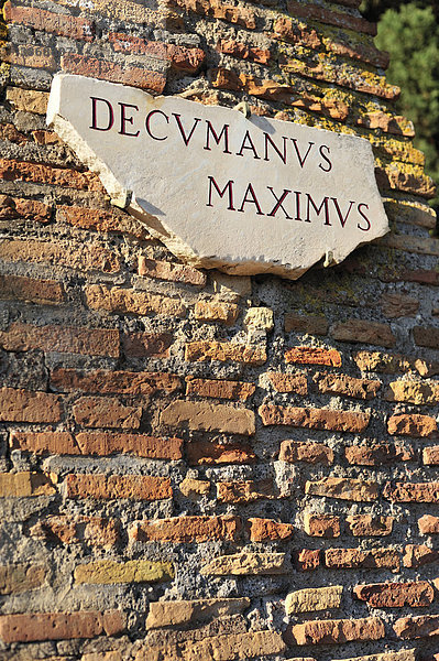 Decumanus Maximus  Ostia Antike  a  Provinz Rom  Latium  Italien