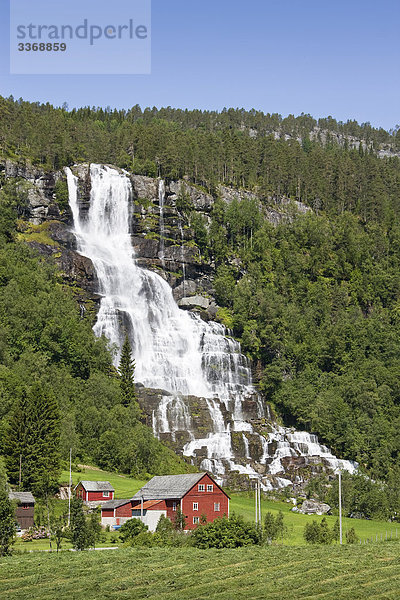 Urlaub Wohnhaus Gebäude Reise Wald Holz Norwegen Wasserfall Skandinavien Tourismus